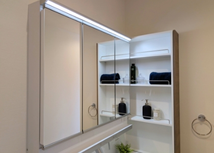 鏡・照明・収納スペースの拡充